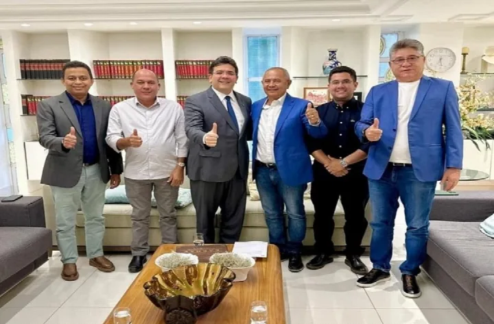 Prefeito de São Miguel do Fidalgo se reúne com governador Rafael Fonteles em Teresina
