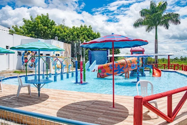 Menino de 6 anos morre após se afogar em parque aquático em cidade do Piauí