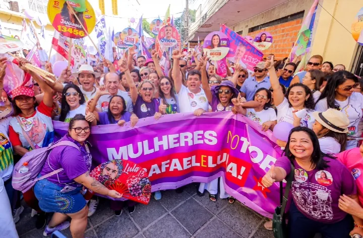 Rafael reafirma compromisso com combate à violência e autonomia das mulheres em caminhada em Teresina