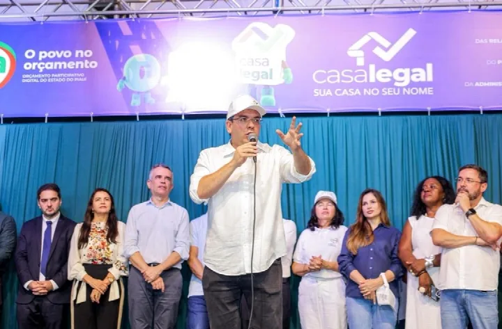 Rafael Fonteles entrega obras do OPA e registros de imóveis em Teresina