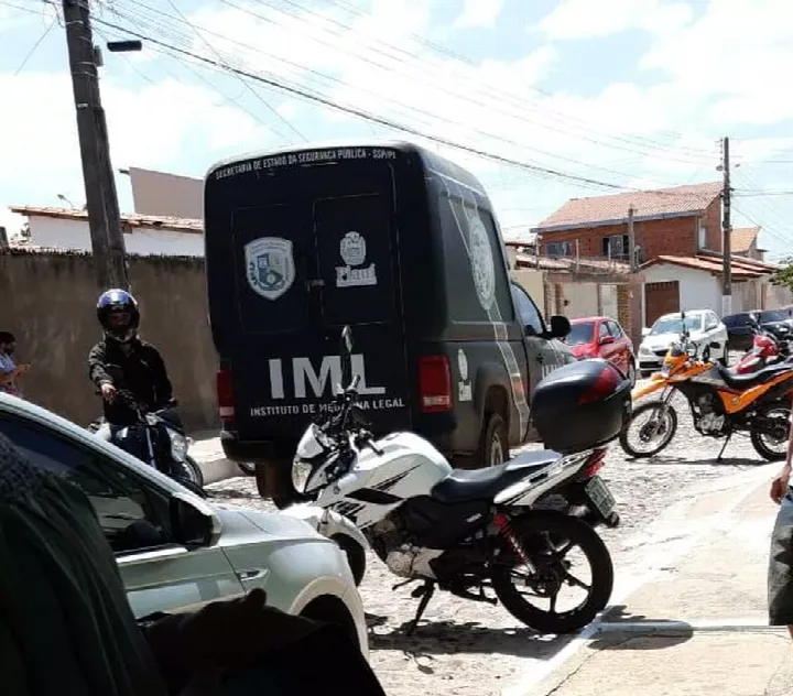 Homem é morto a tiros na frente do irmão em Luís Correia