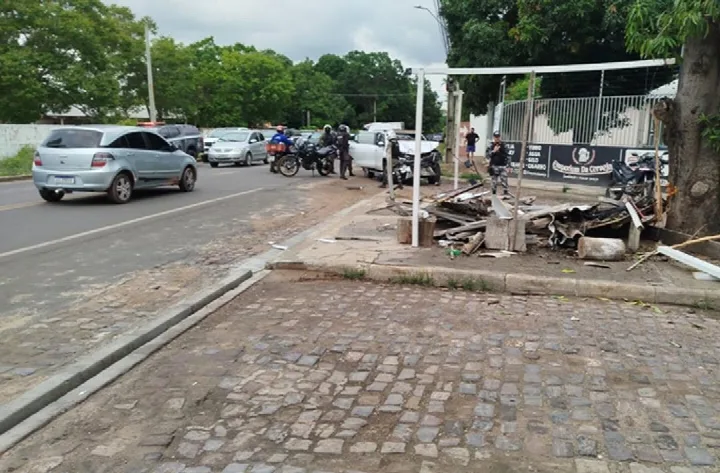 Suspeito é preso após colidir carro roubado de vereador durante perseguição policial em Teresina