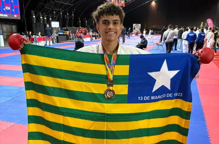 Jovem de Oeiras conquista medalha de bronze em mundial de karatê na Europa e vaga na seleção brasileira