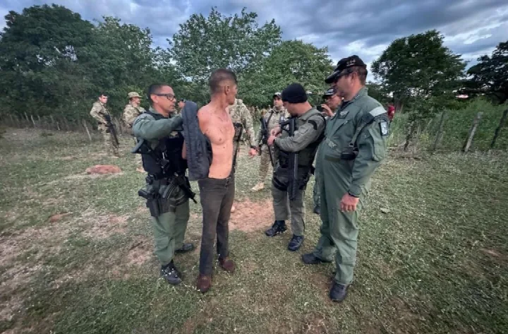 Suspeito de degolar mulher grávida e os dois filhos é preso na zona rural da cidade de Paquetá