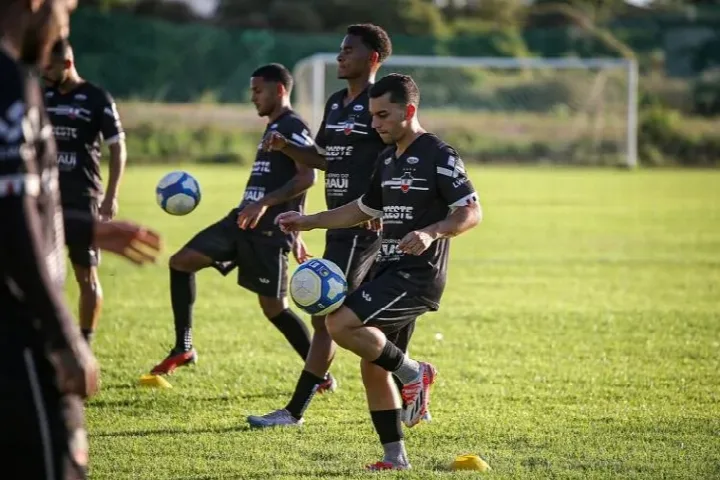 River-PI contrata meia-atacante campeão no futebol paulista para sequência Série D