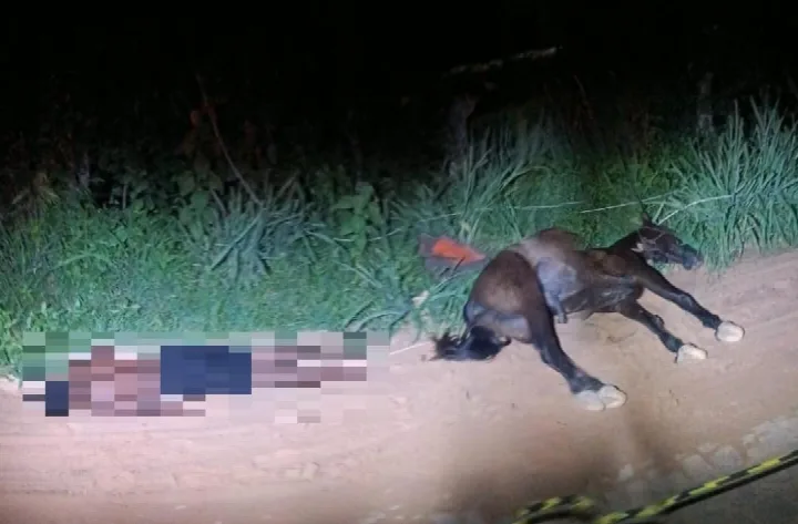 Jovem de 14 anos que cavalgava morre após cavalo pisar em fio caído; animal também morreu