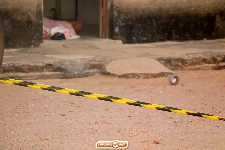 Homem é assassinado a tiros na própria residência em Jaicós