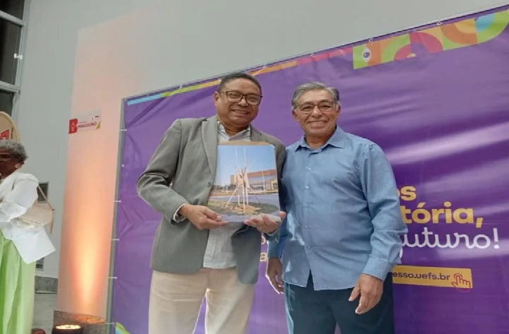Oeirense natural do povoado Várzea Tranqueira recebe homenagem pelos 50 anos da Universidade Estadual de Feira de Santana