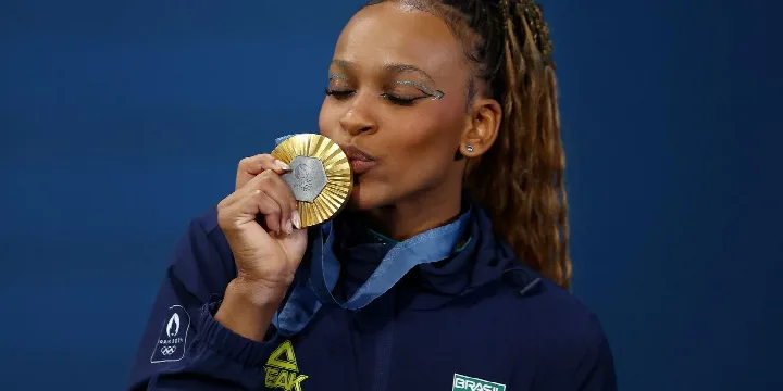 Rebeca Andrade Recebe medalha Tiradentes em cerimônia especial no Rio de Janeiro