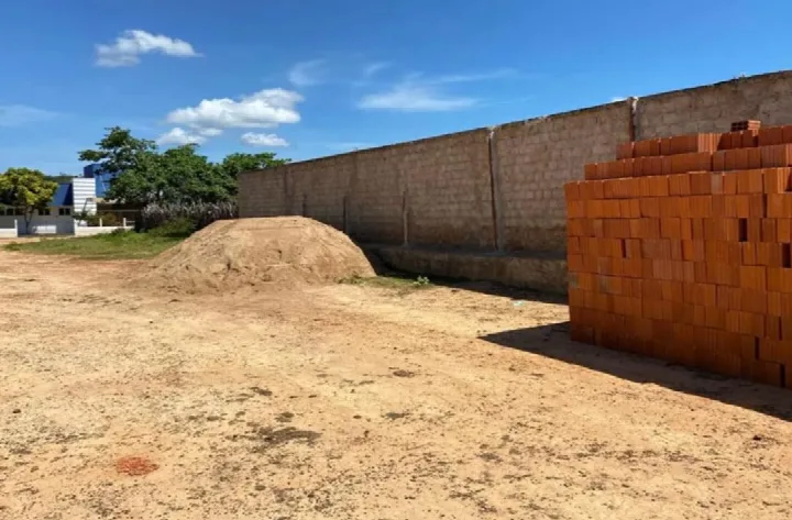 Moradores de Buriti do Canto, zona rural de Oeiras, cobram diálogo sobre obra de praça em campo de futebol tradicional